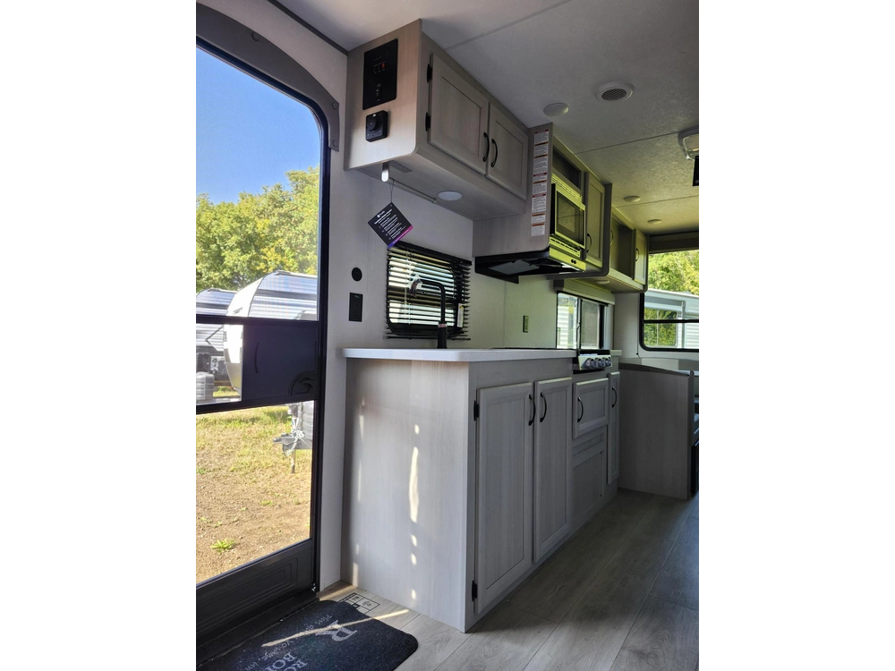 Forest River Aurora 22 Epic 2027 alt