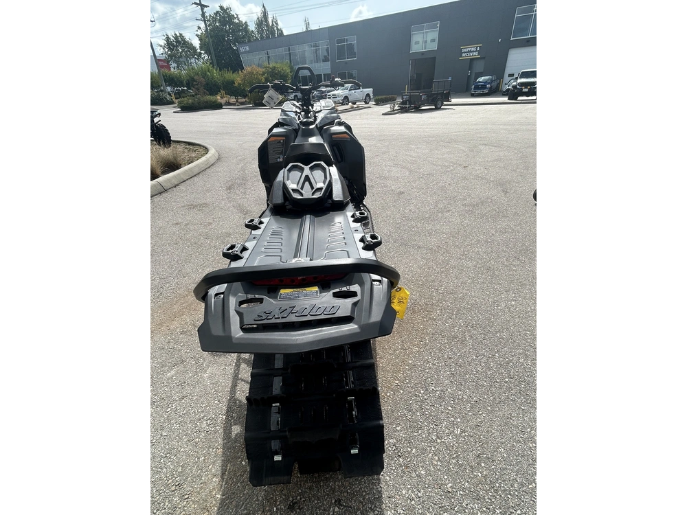 2025 Ski-doo Summit Adr W/ Edge Pkg 154 600 E-tec Powdermax X-light Flexedge 2.5" Shot