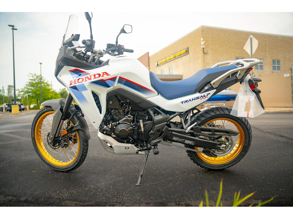 2026 Honda Transalp E-clutch alt