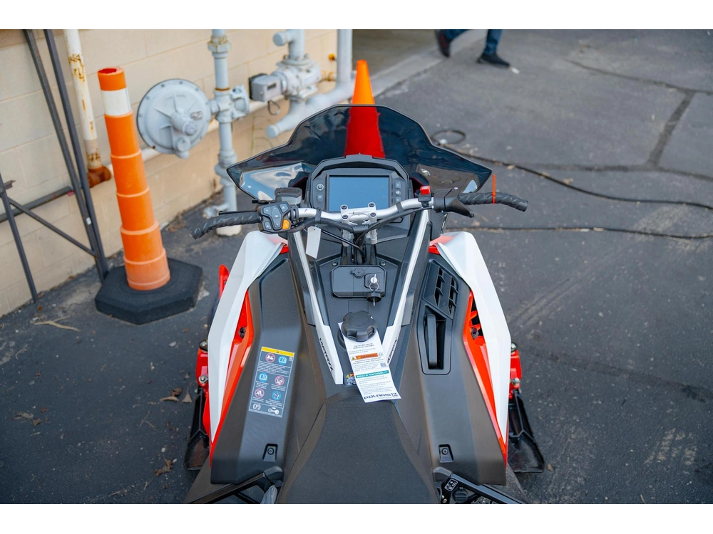 2027 Polaris 850 Indy Vr1 137 alt