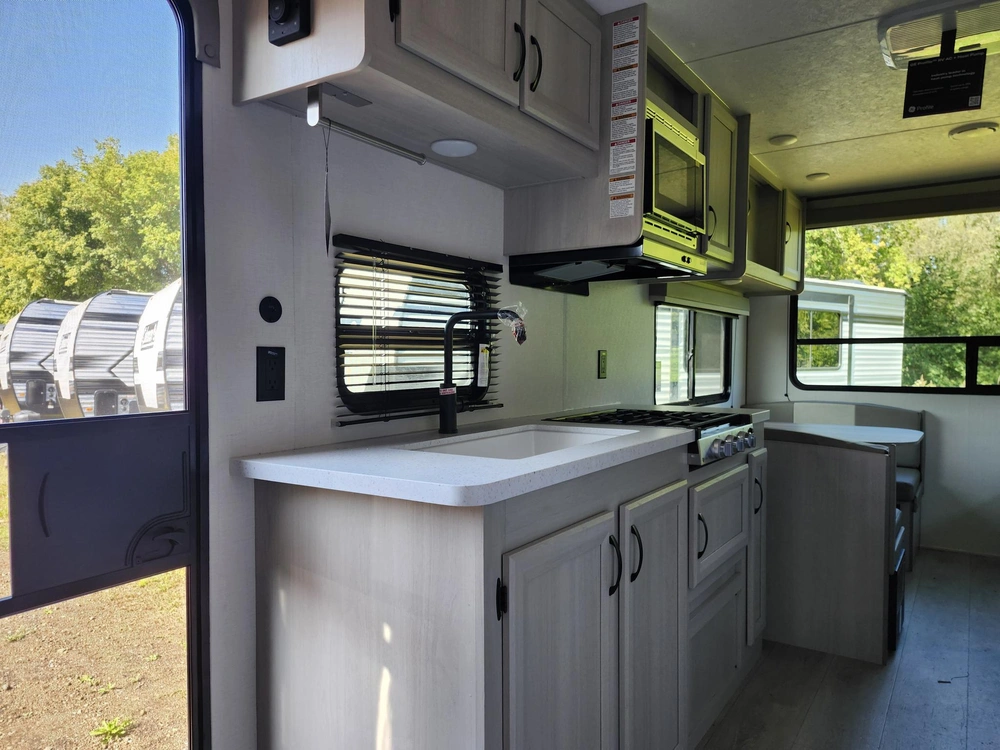 Forest River Aurora 22 Epic 2027 alt