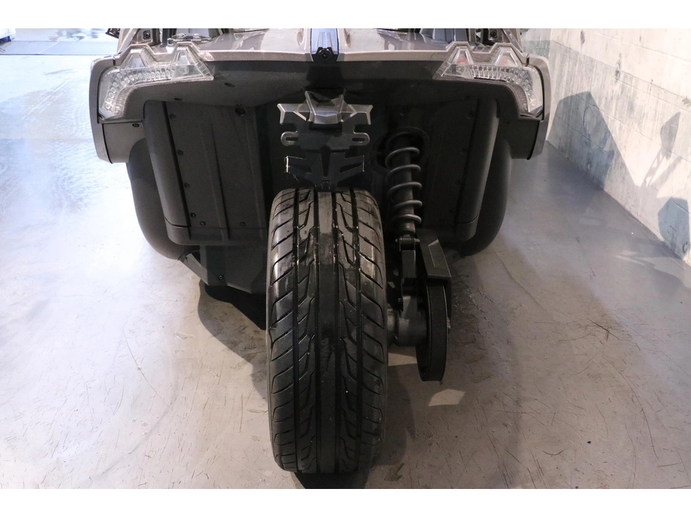 2016 Polaris Slingshot alt