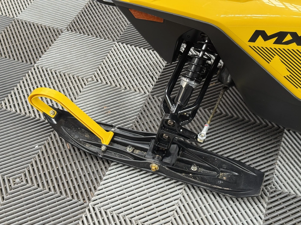 2027 Ski-doo Mxz 200 alt
