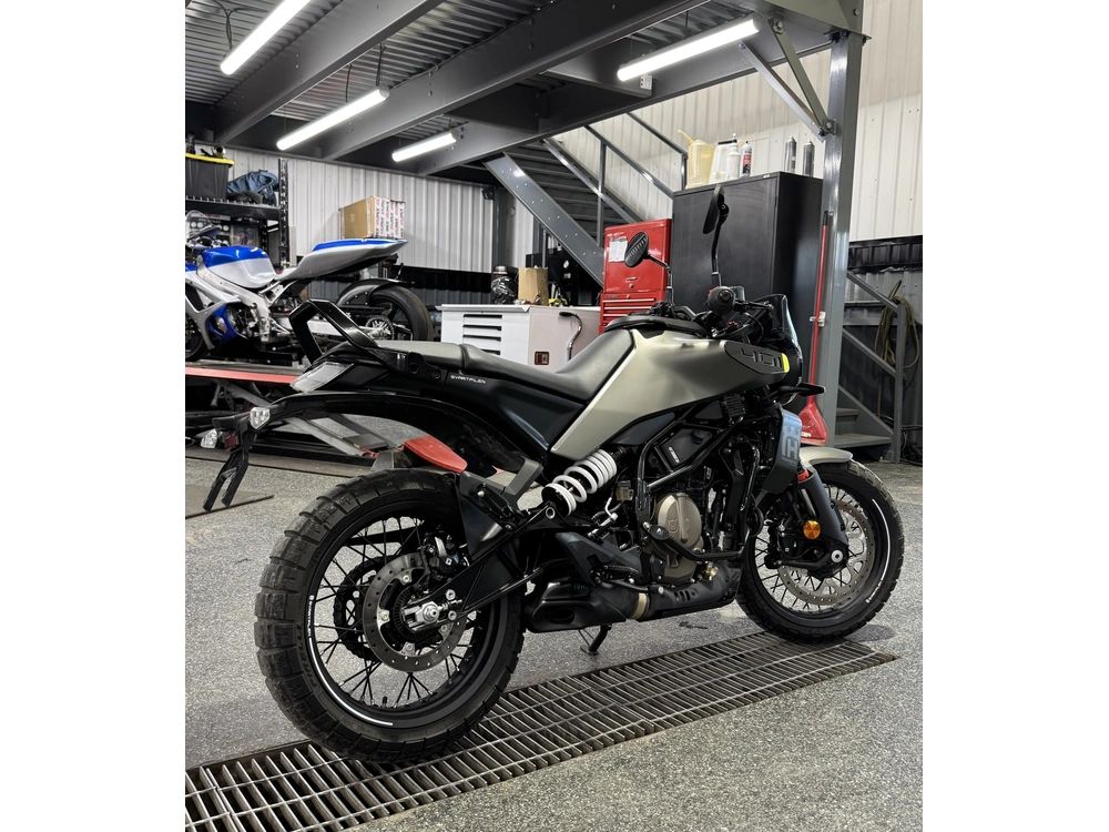 Husqvarna Svartpilen 401 2024 alt