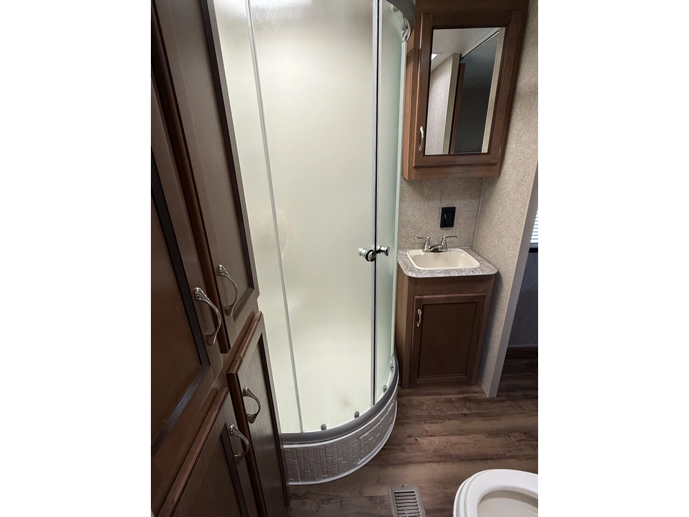 2017 Coachmen Catalina 333bhtsck Legecy Edition alt