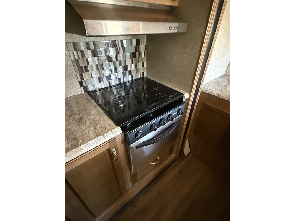 2017 Coachmen Catalina 333bhtsck Legecy Edition alt