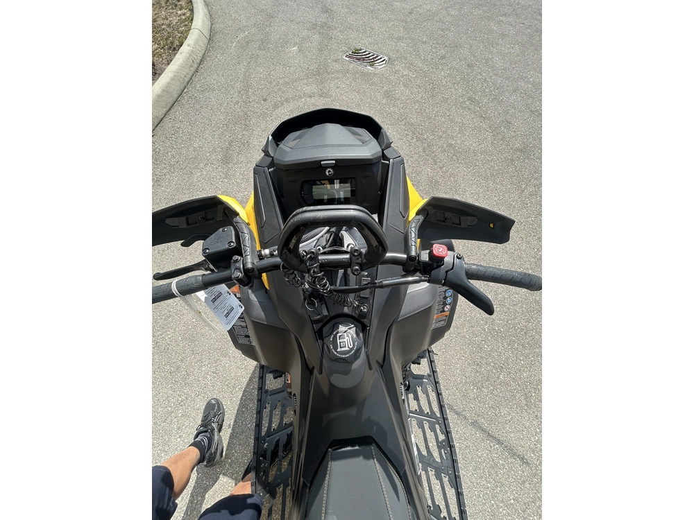 2026 Ski-doo Summit Neo + 600 Efi Hurricane Flexedge 1.75' E.s. alt