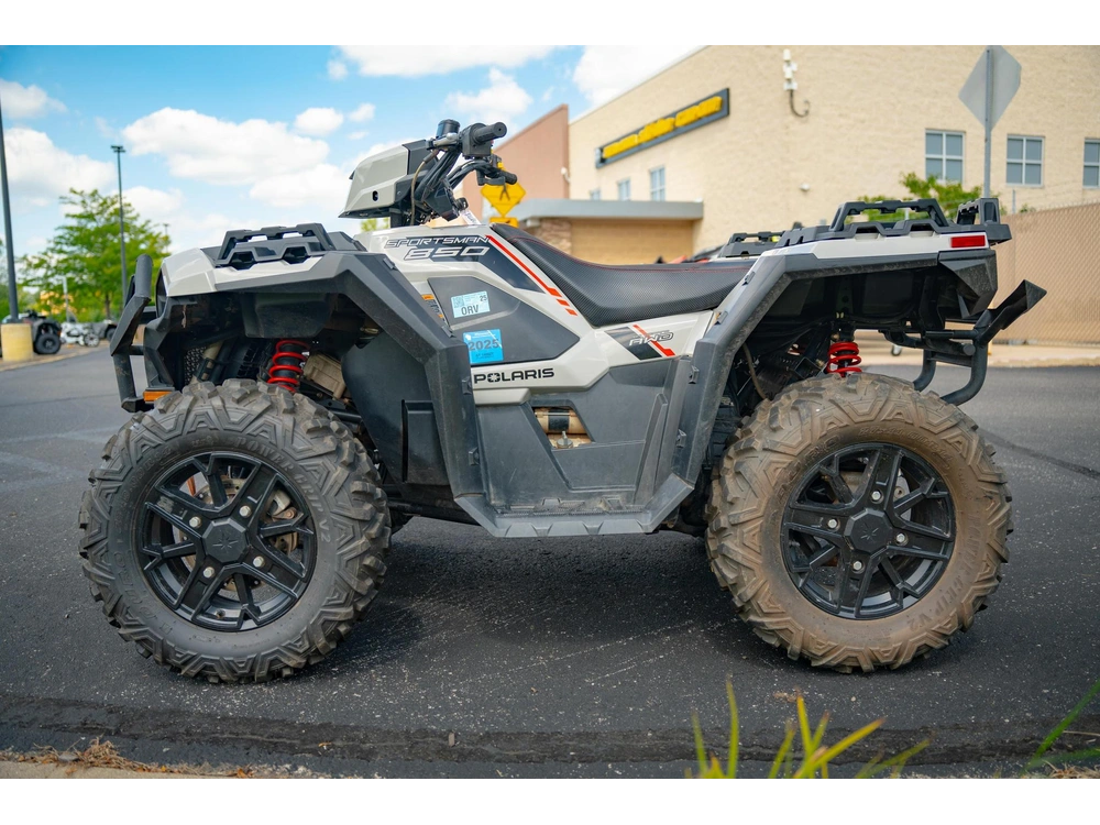 2023 Polaris Sportsman 850 Ultimate Trail - Chalk Gloss alt
