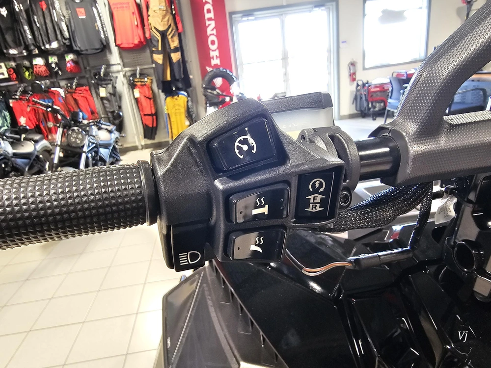 2027 Arctic Cat M 858 Sno Pro Alpha Es 165 3.0 G8 Display alt