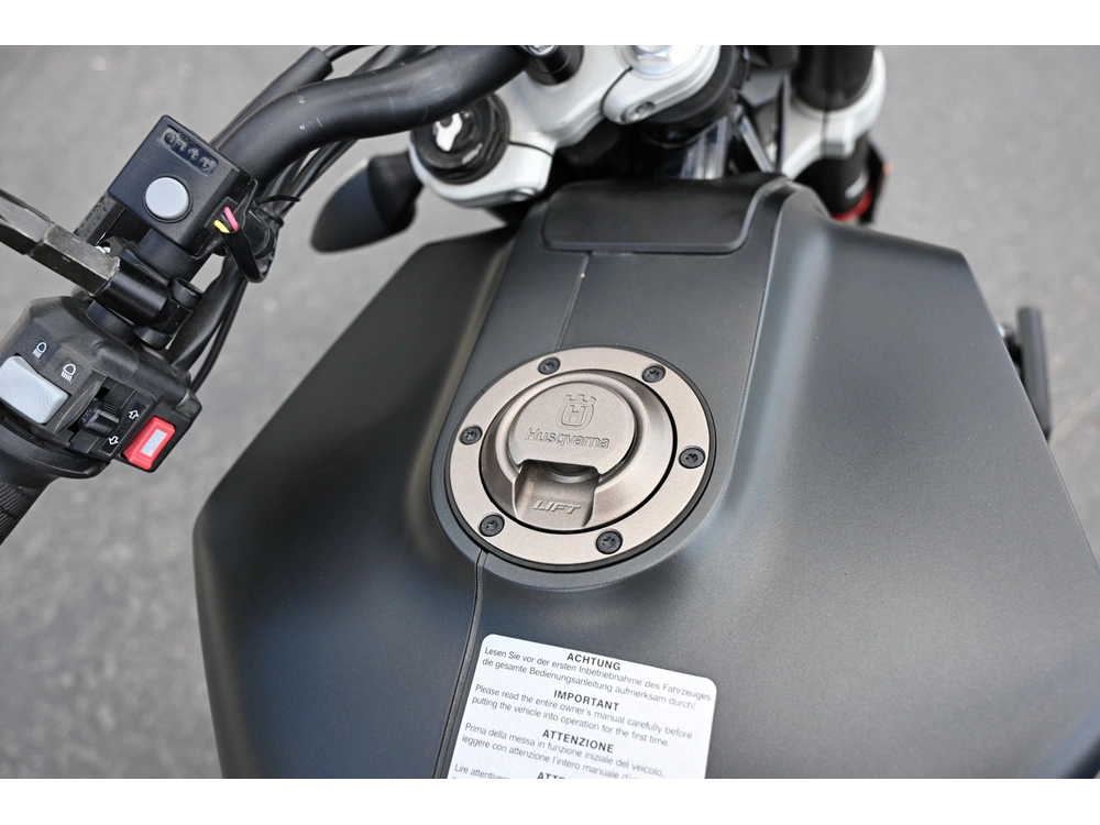 2019 Husqvarna Svartpilen 701 alt
