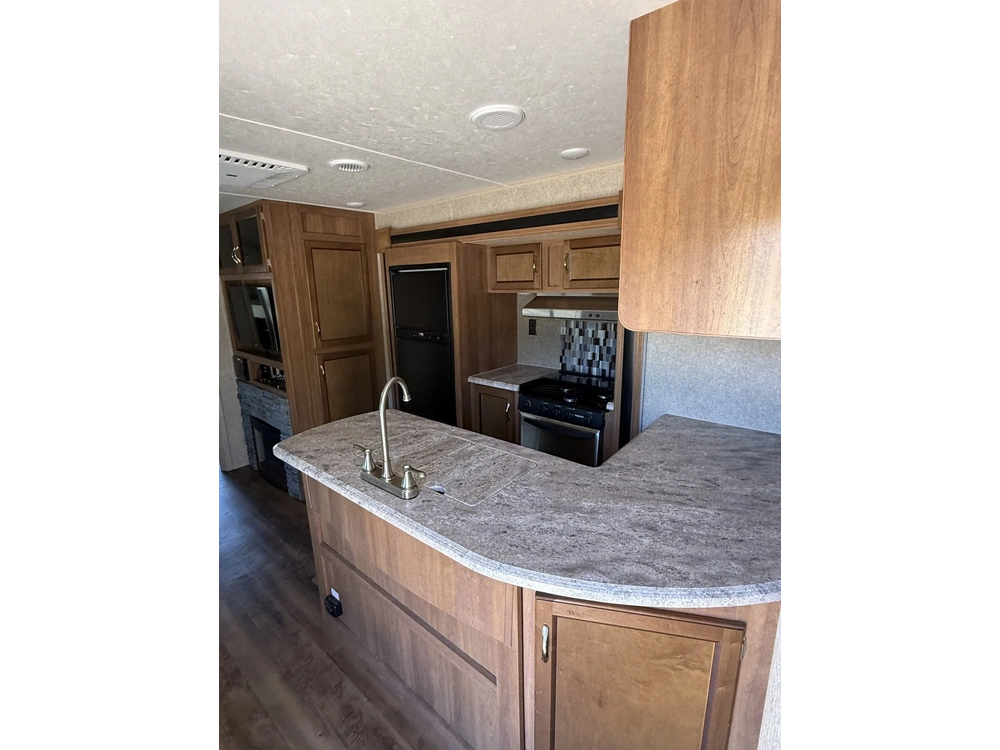 2017 Coachmen Catalina 333bhtsck Legecy Edition alt