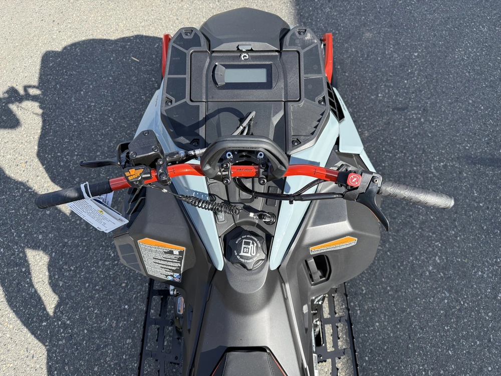 2027 Ski-doo Summit Edge 154 850 E-tec Powdermax X-light 3.0' Shot alt