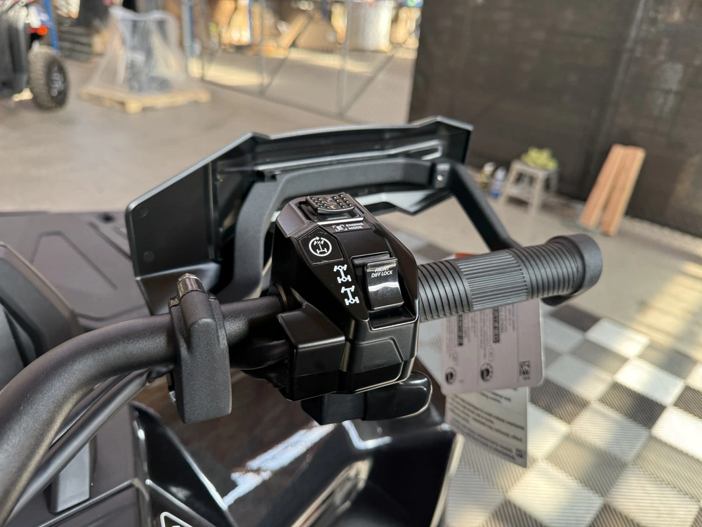 2027 Can-am Outlander Backcountry 1000r alt