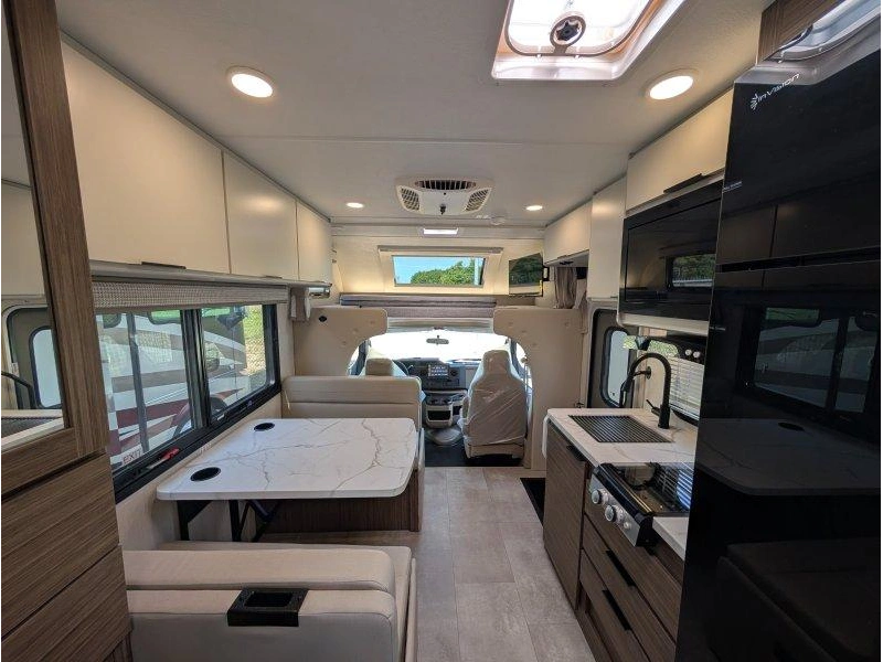 Thor Motor Coach Echelon Lc21 2027 alt