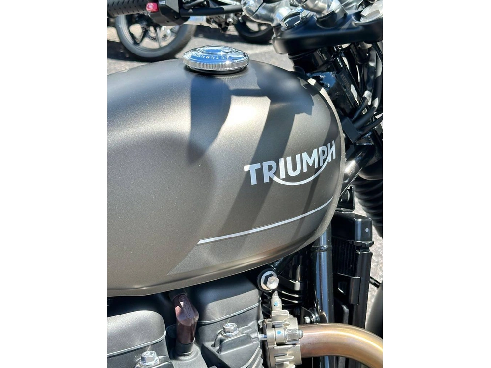 2023 Triumph Speed Twin 900 alt