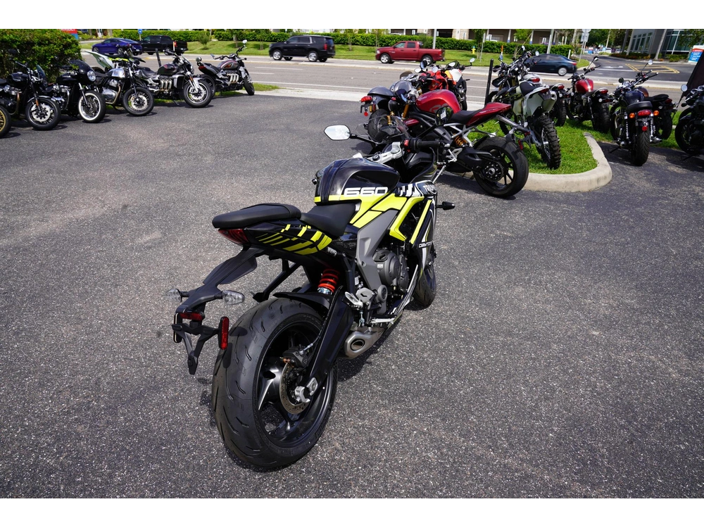 2025 Triumph Daytona 660 W/custom Graphics alt