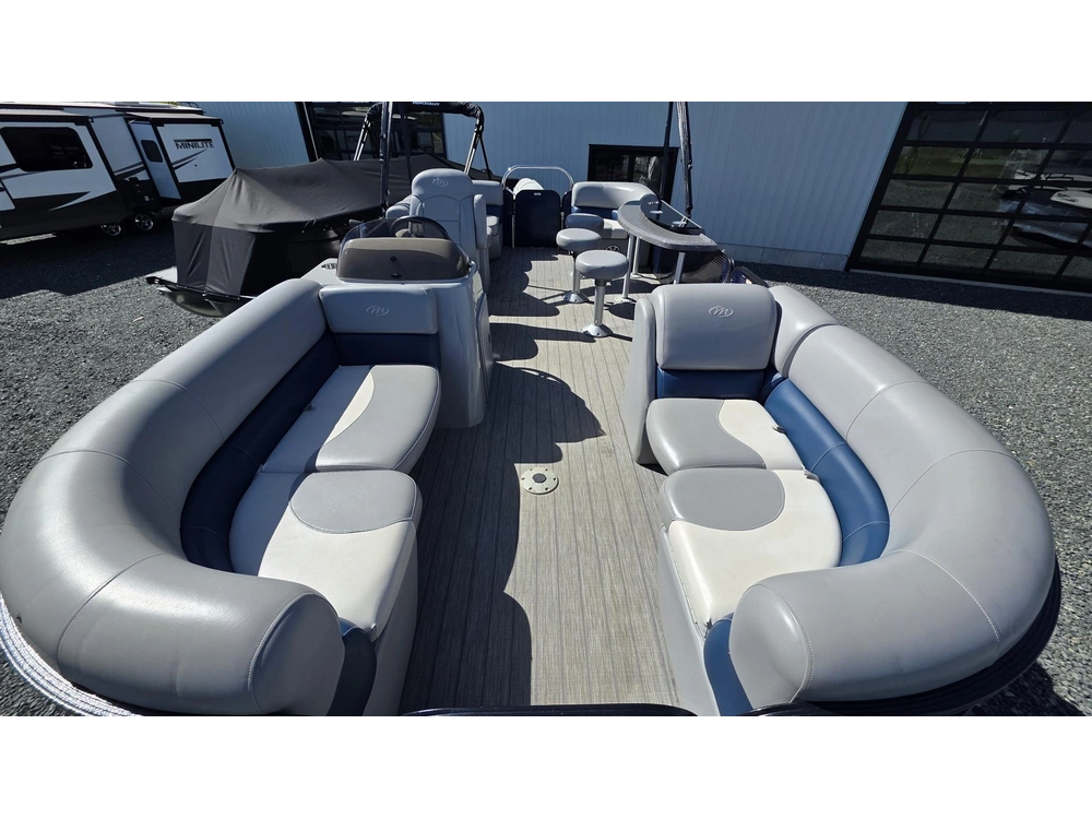 2018 Manitou Pontoon Aurora Le 230 alt