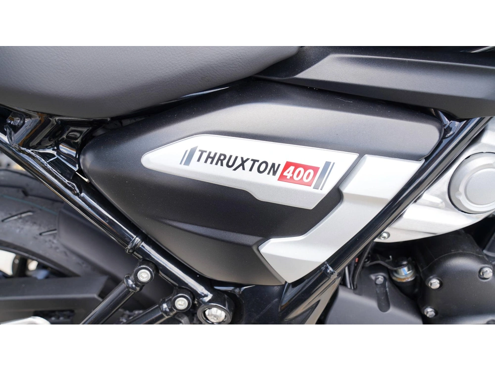 2026 Triumph Thruxton 400 alt