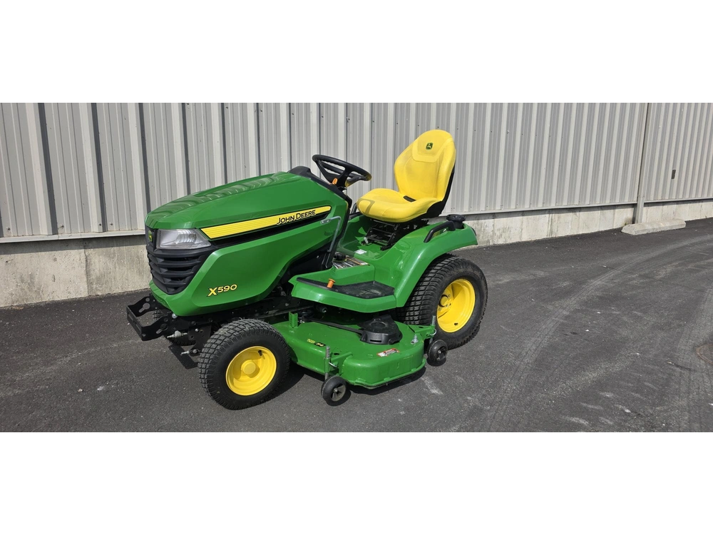 2025 John Deere X590 alt