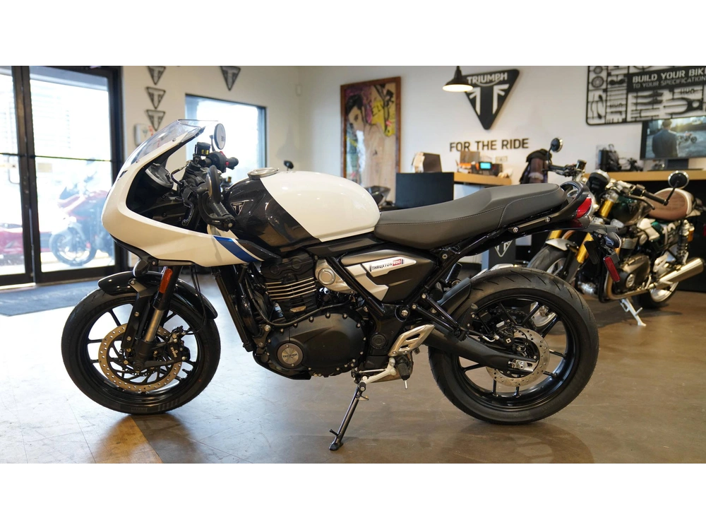 2026 Triumph Thruxton 400 alt