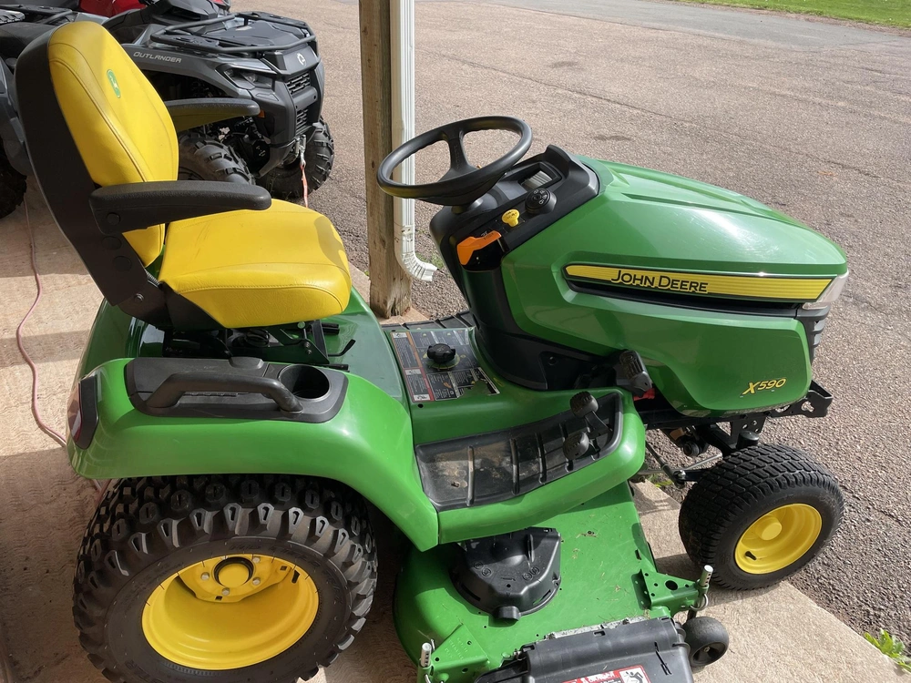 2024 John Deere X590 alt