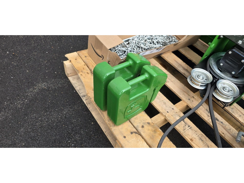 2025 John Deere X590 alt