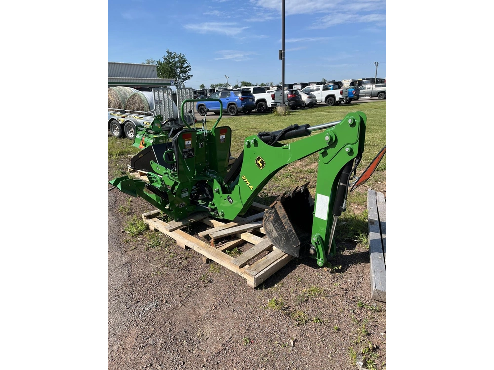 2023 John Deere 370b alt