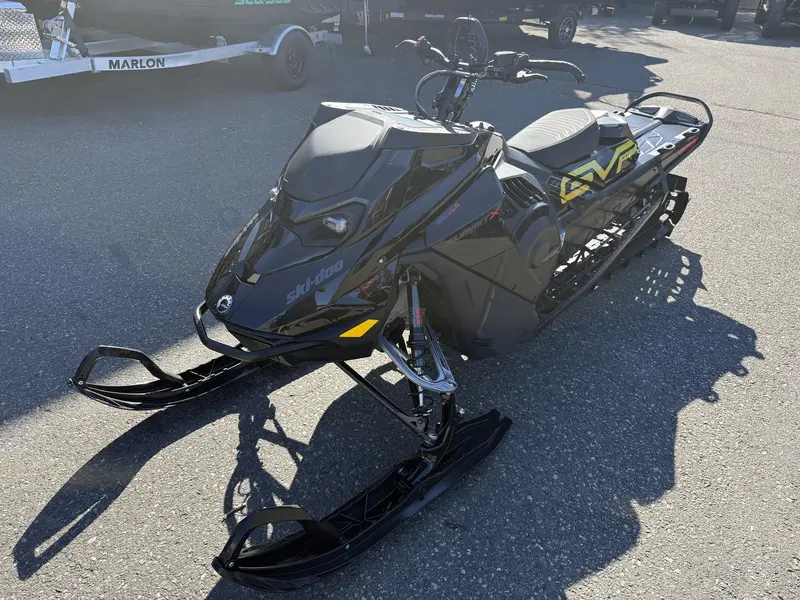 2026 Ski-Doo SUMMIT X 154 850 E-TEC TURBO R POWDERMAX ULTRA-LIGHT FLEXEDGE 3.0' SHOT W/ 10.25' TOUCHSCREEN
