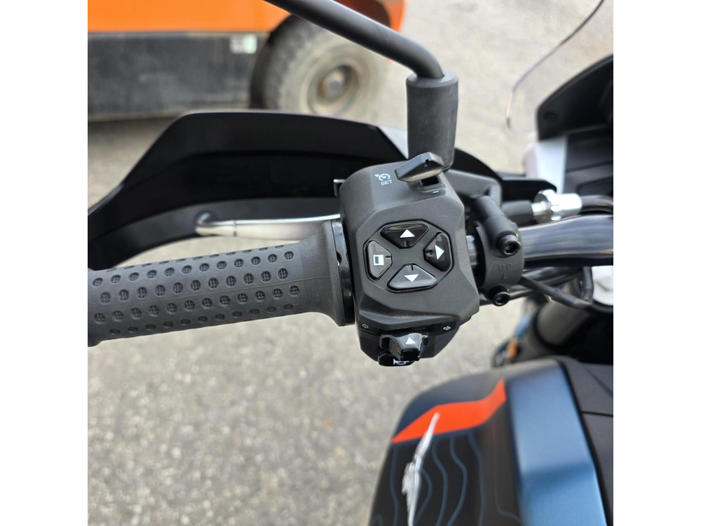 2027 Moto Guzzi V85 Tt Travel alt