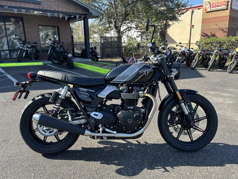 2025 Triumph Speed Twin 900 alt