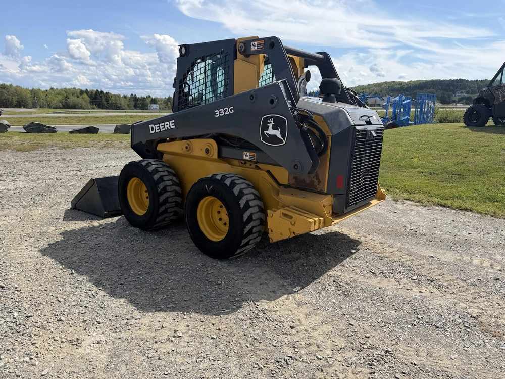 John Deere 332g 2021 alt