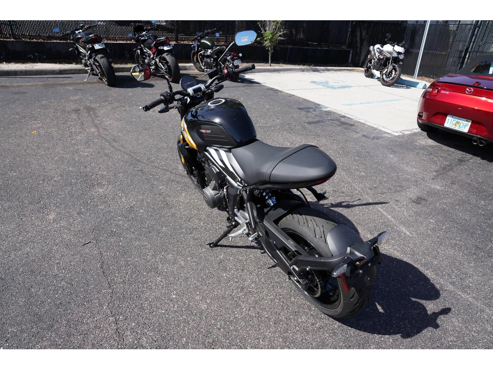 2025 Triumph Trident 660 alt