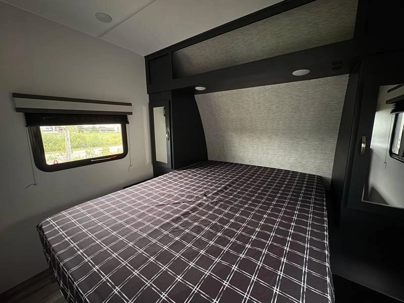 2023 Coachmen Freddom alt