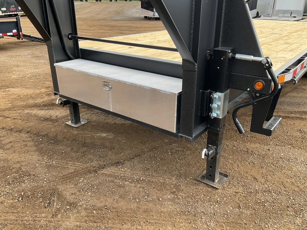 2027 Canada Trailers 8.5x28 10.5 Ton Gooseneck Equipment Trailer alt