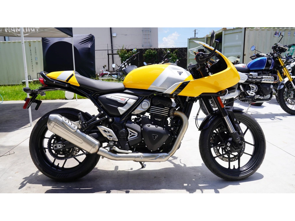 2026 Triumph Thruxton 400 alt