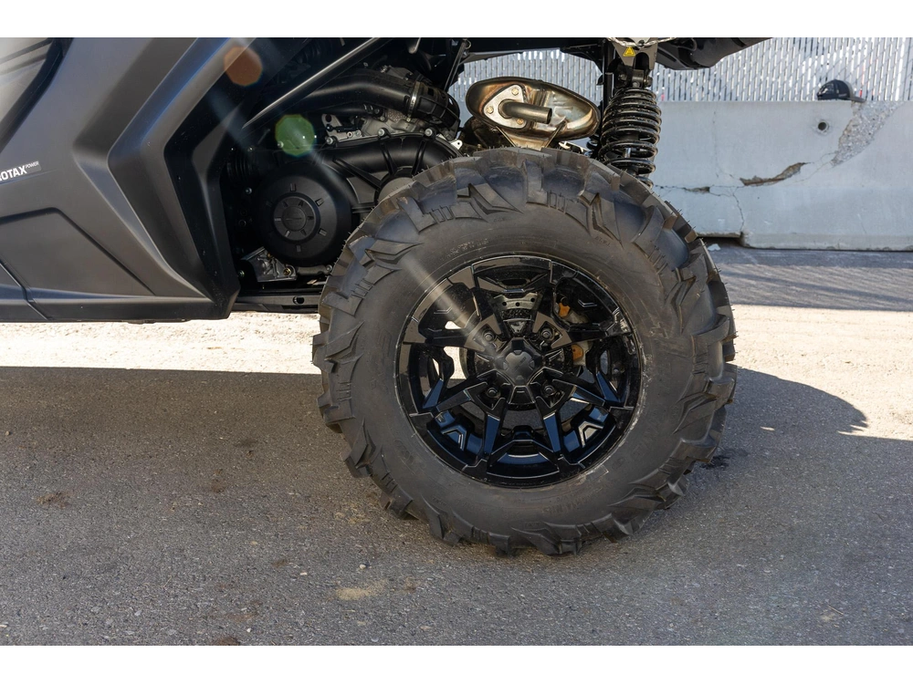 2026 Can-am Commander Max Xt 700 6kth alt