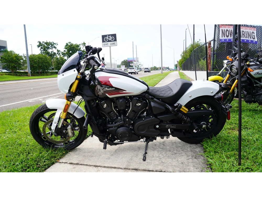 2025 Indian Motorcycle Motorcycle 101 Scout White Mtlc Wgrfx Tec alt