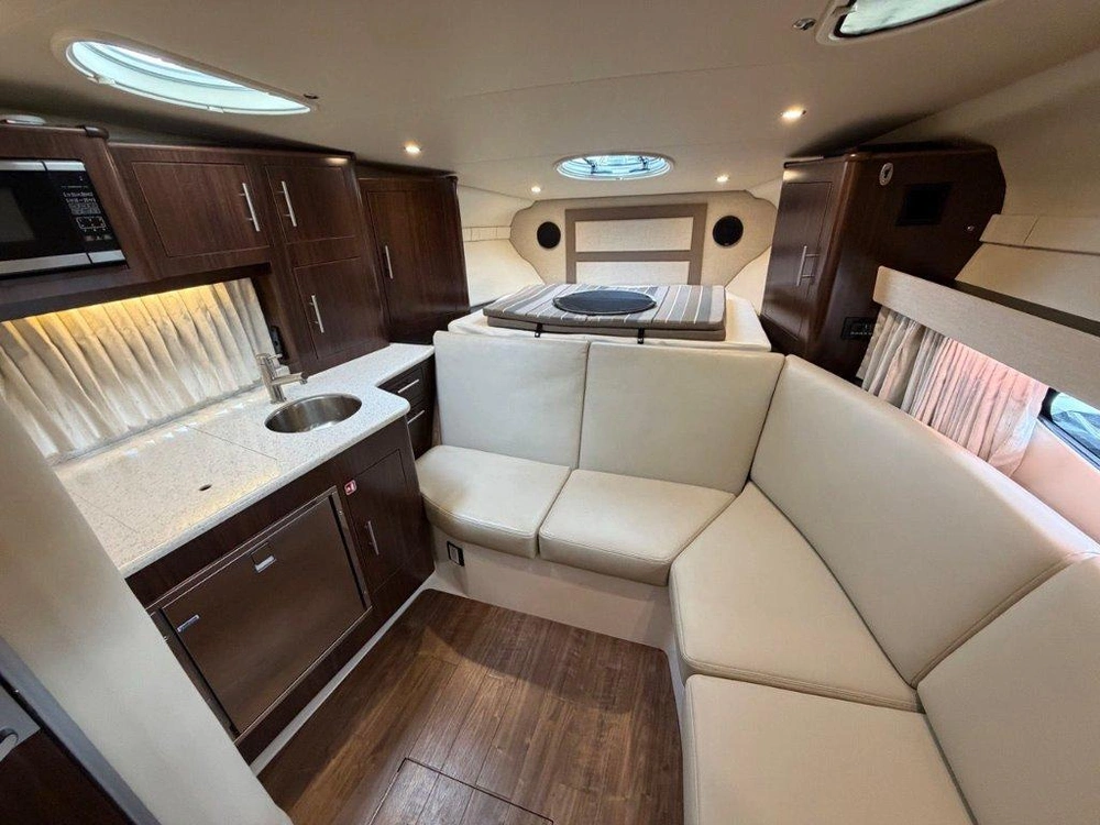 2017 Regal 32 Express alt