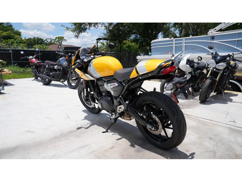 2026 Triumph Thruxton 400 alt