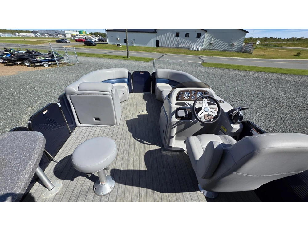 2018 Manitou Pontoon Aurora Le 230 alt