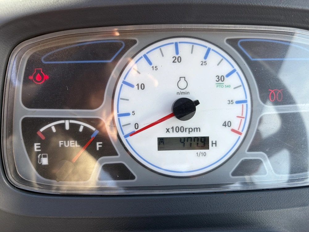 2017 Mahindra Emax 25 Hst alt