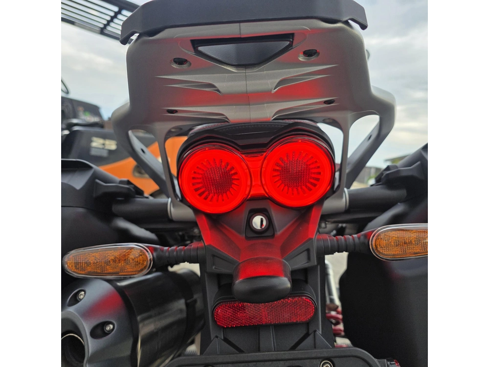 2027 Moto Guzzi V85 Tt Travel alt