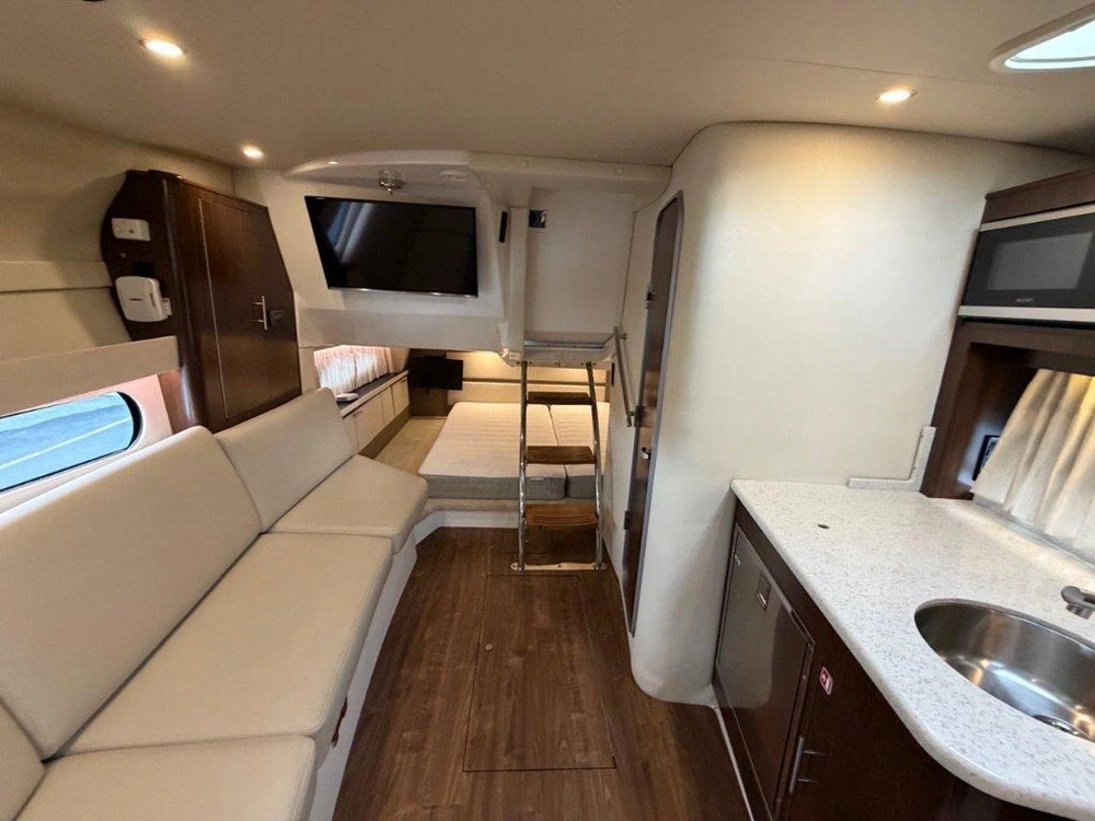 2017 Regal 32 Express alt
