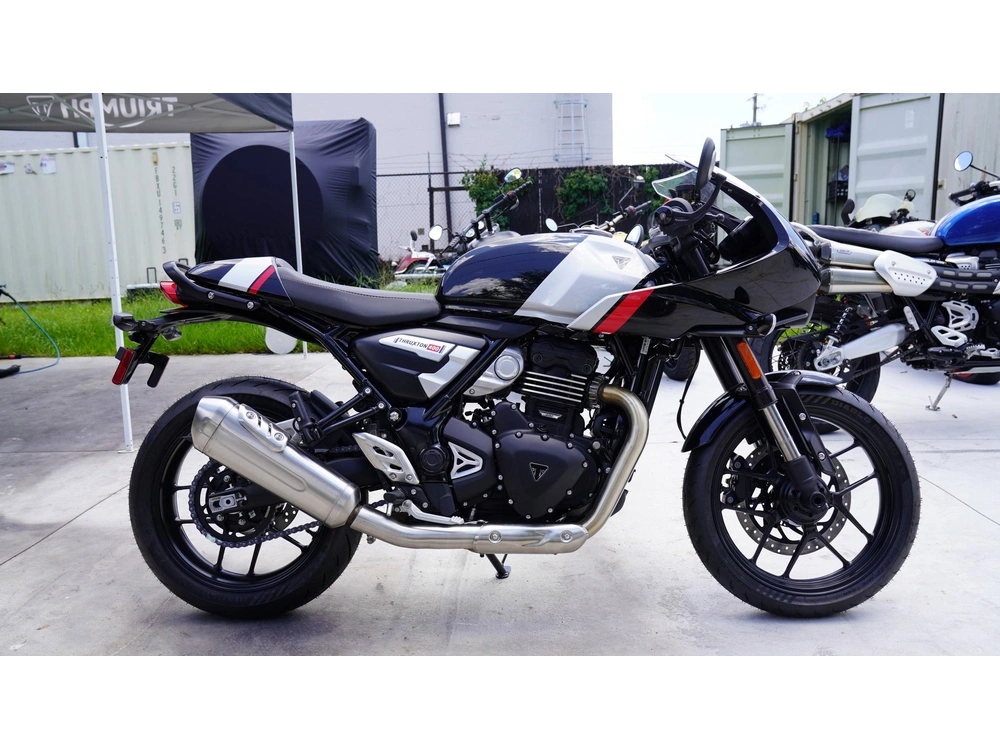 2026 Triumph Thruxton 400 alt