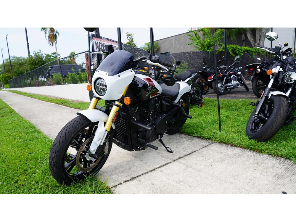2025 Indian Motorcycle Motorcycle 101 Scout White Mtlc Wgrfx Tec alt