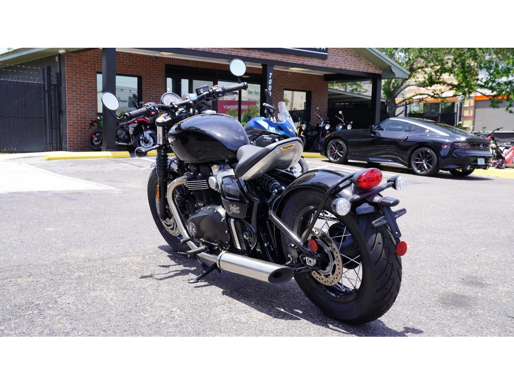 2026 Triumph Bonneville Bobber alt