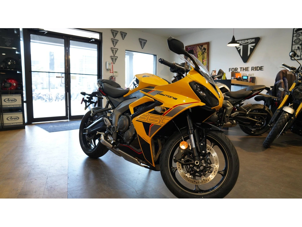 2026 Triumph Daytona 660 alt