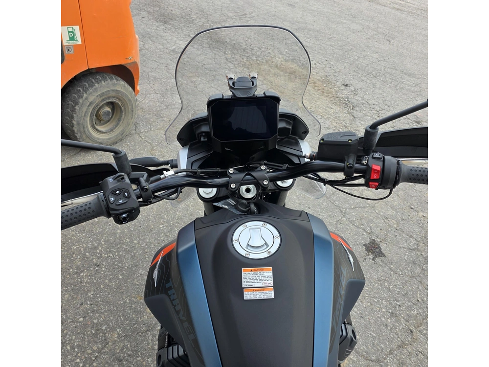2027 Moto Guzzi V85 Tt Travel alt
