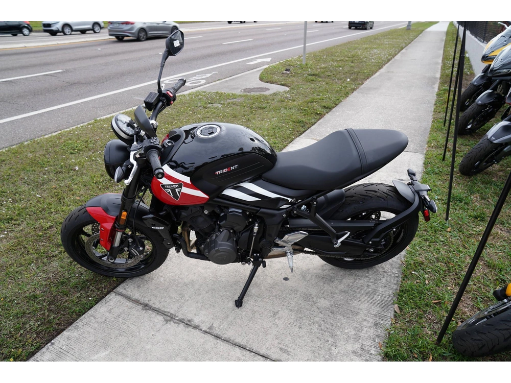 2025 Triumph Trident 660 alt