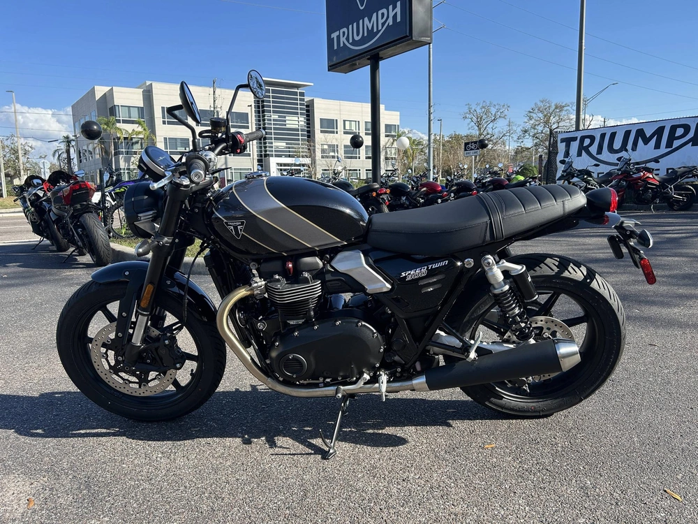 2025 Triumph Speed Twin 900 alt